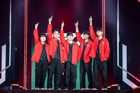 “레전드는 남는다”…페이커, T1과 4년 재계약 체결