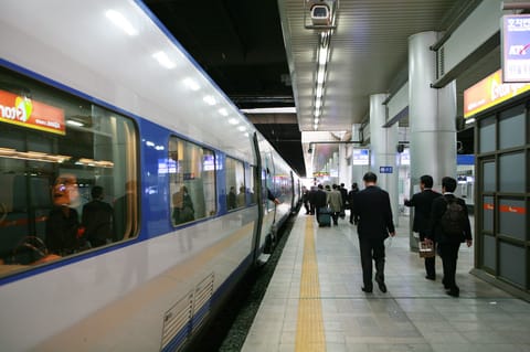 “예매 대체 언제하지?”…KTX는 2주 뒤, SRT는 예정대로 진행
