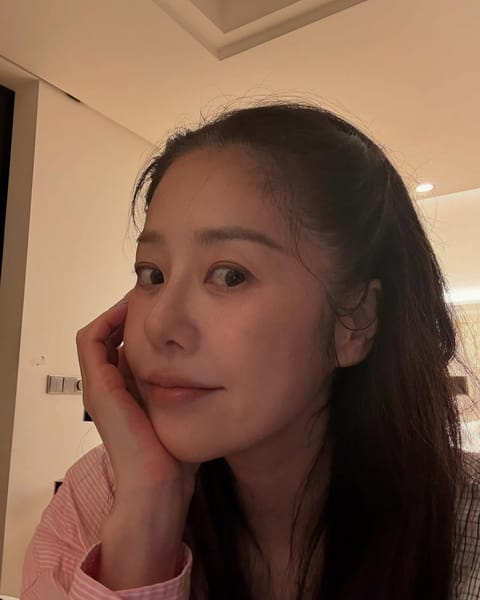 “애니 화보에 좋아요”…고현정, 뜻밖의 ‘응원 시그널’?