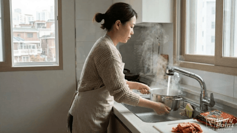 "맨날 온수로 끓였는데 어쩌나"…라면에 중금속 그대로, 신장 손상까지
