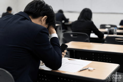 "영장 가져와" 변호사시험서 휴대전화 걸리자 버틴 로스쿨생, 결국 패소