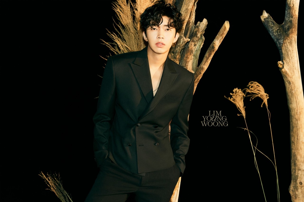 임영웅, 정규 2집 ‘IM HERO 2’로 컴백…CD 없는 앨범북 발매로 새로운 길 걷다