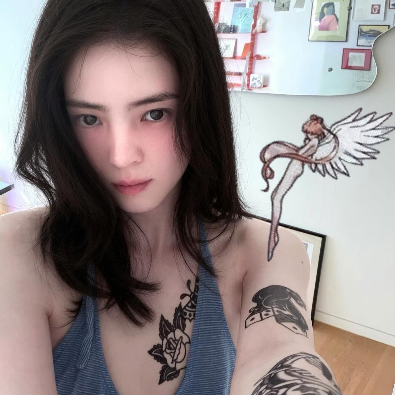 "2000만원 들여 지웠는데 또?!" 한소희, 가슴·팔·골반 전신 타투 부활