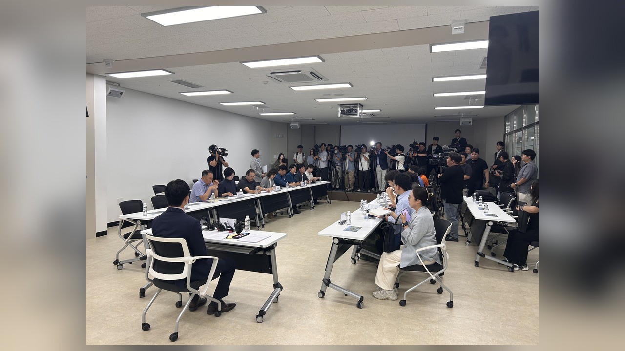 부산 북항 상어 ‘부캉이’ 구조 중단…10월 2일 대형 그물로 재시도